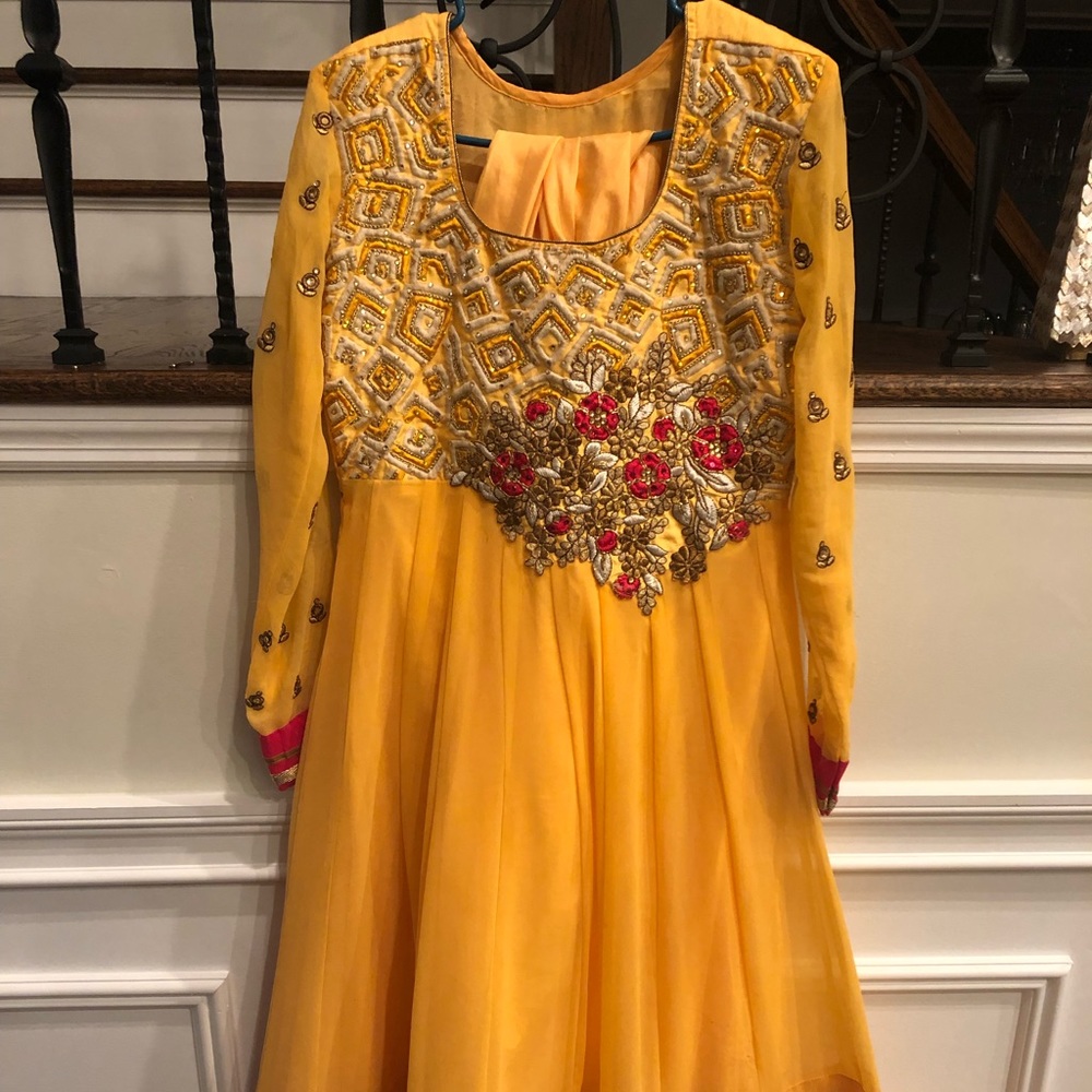 Indian dress - Picture 2 of 5